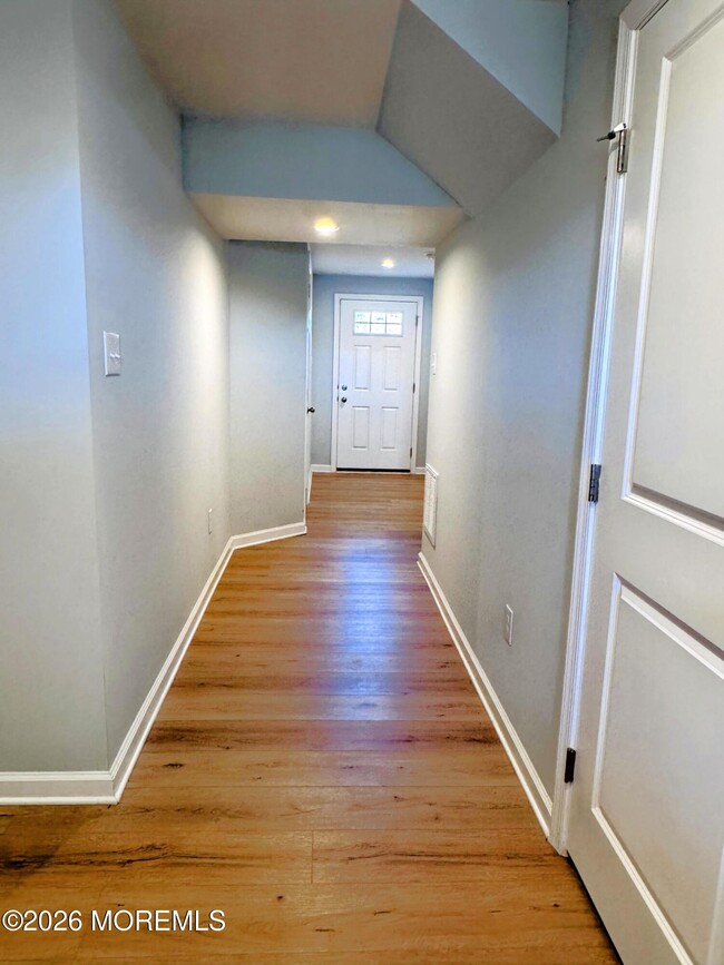 Building Photo - 207 Cyprus Ct