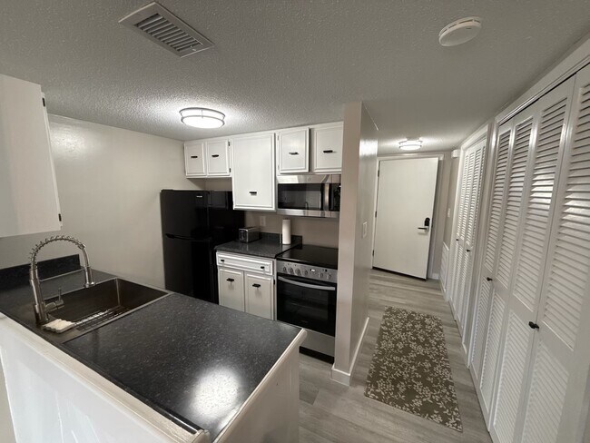 Foto del edificio - 85 Pine Valley Rd