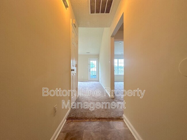 Foto del edificio - 5734 Hewitt Dr