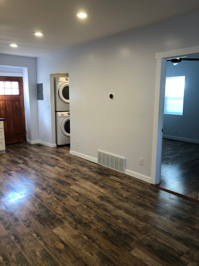 Building Photo - 871 W 300 S