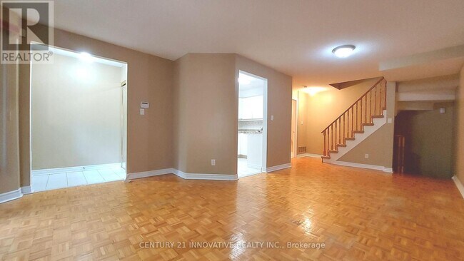 Photo du bâtiment - 151-151 Townsgate Dr