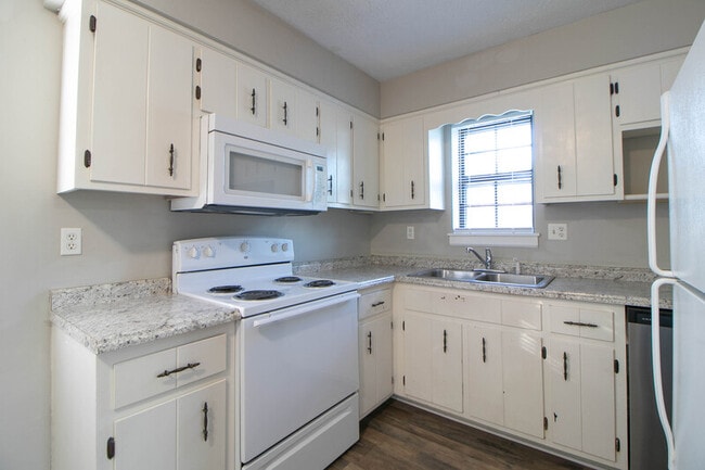 Building Photo - 404 -09 Thompsonville Lane