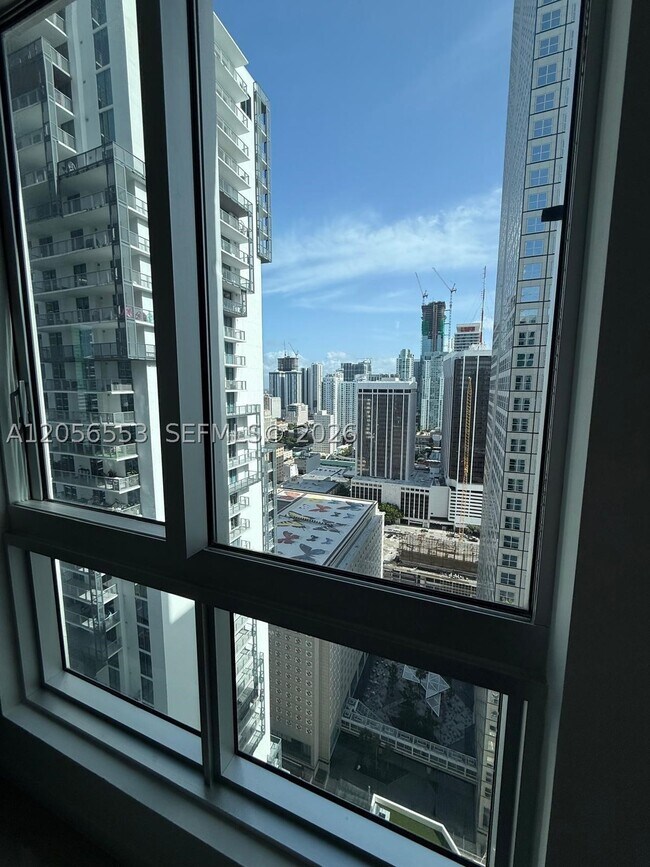 Foto del edificio - 300 S Biscayne Blvd