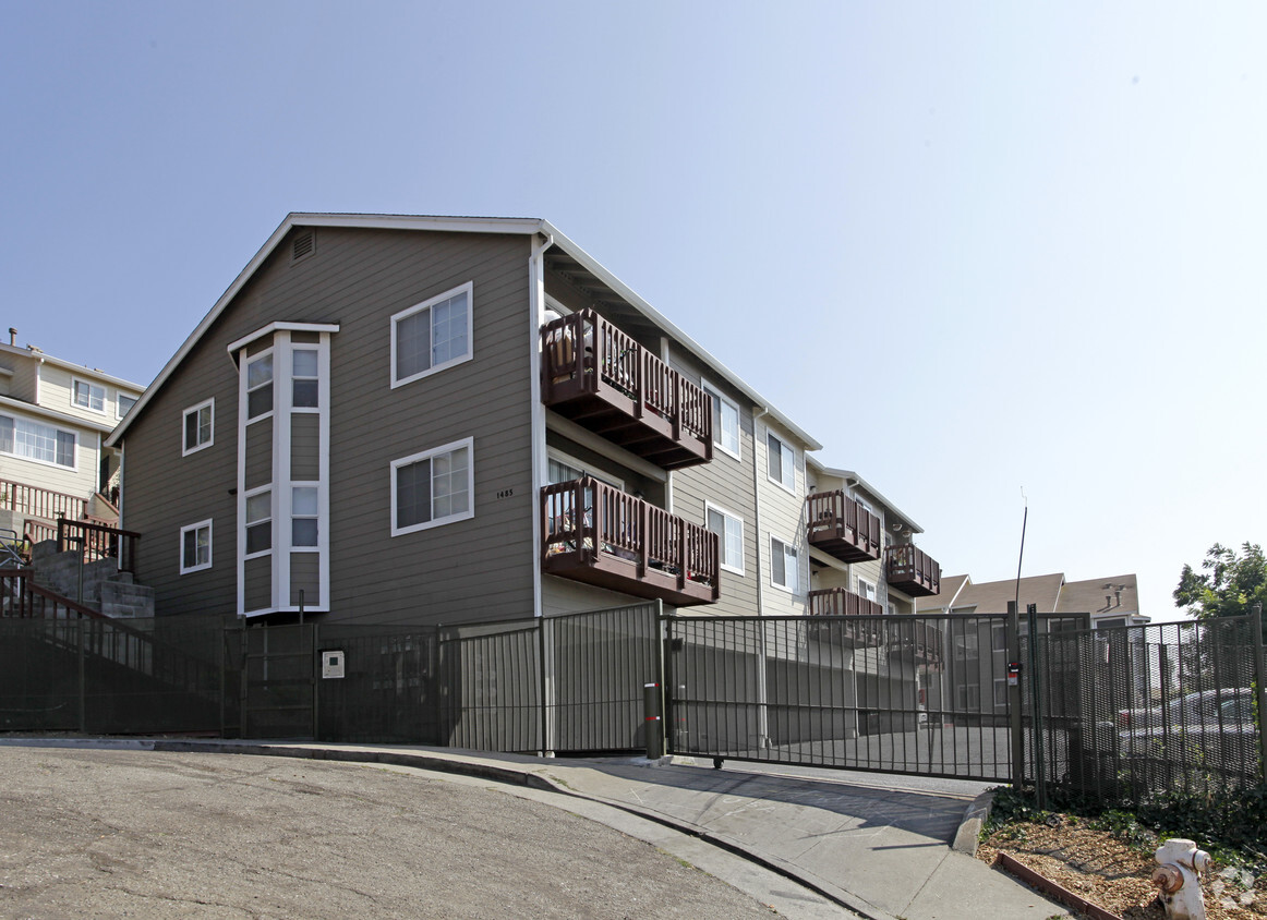 Primary Photo - Hillside Terrace