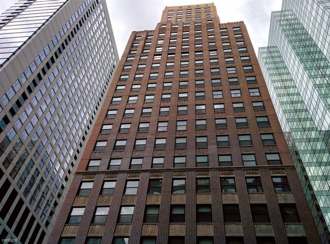 Building Photo - 182 W Lake St
