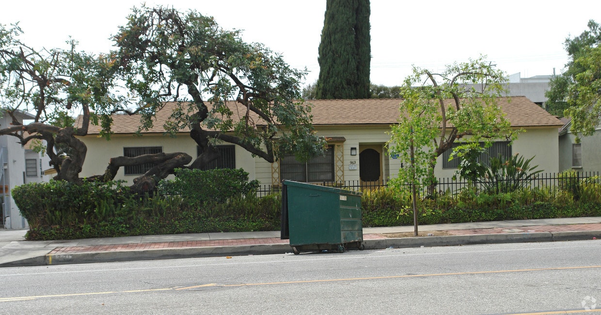 Building Photo - 963 S Marengo Ave