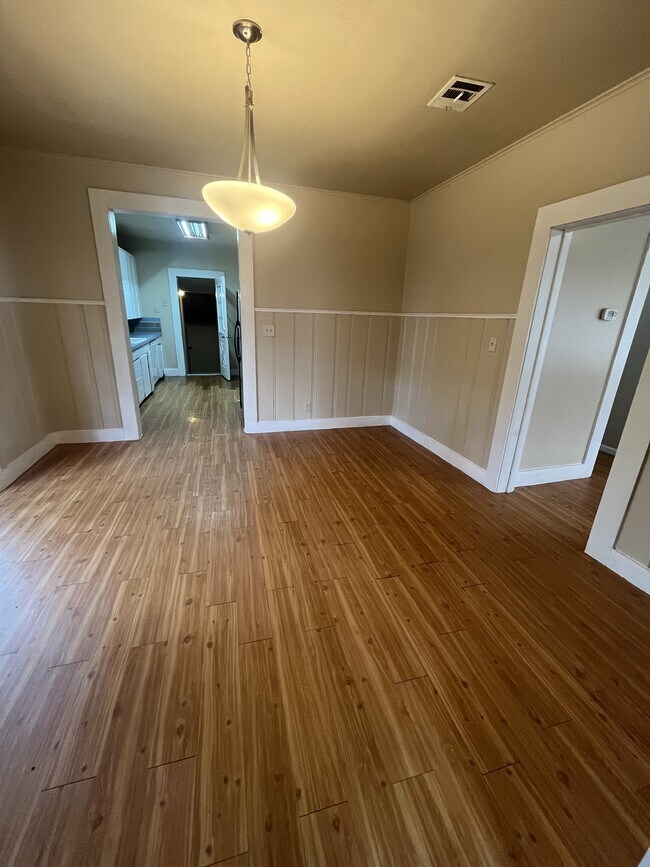 Foto del edificio - 1319 W San Antonio St