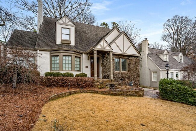 Foto del edificio - 2896 N Hills Dr NE