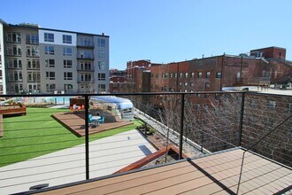 Interior Photo - Main2525