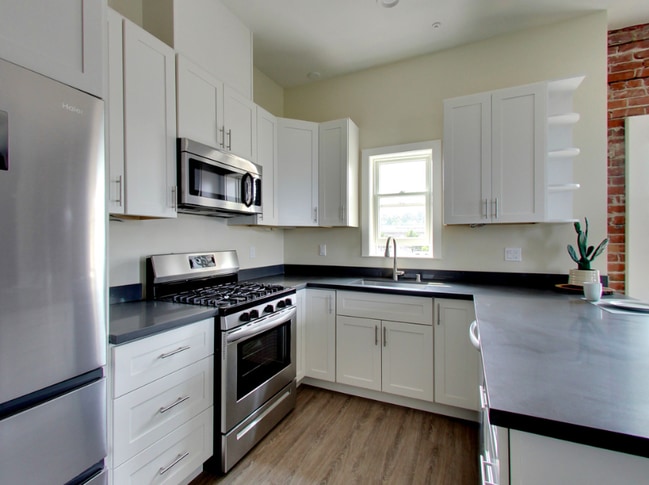 Building Photo - bedroom in Hayward CA 94541