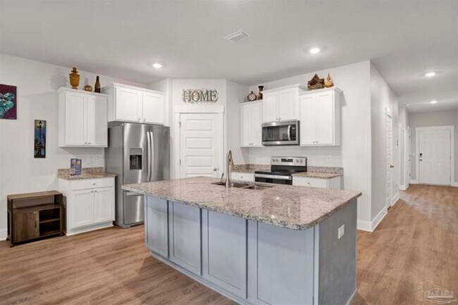 Foto del edificio - 4 bed family home in pool community