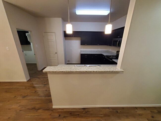 Foto del edificio - 12002 Englewood Ave