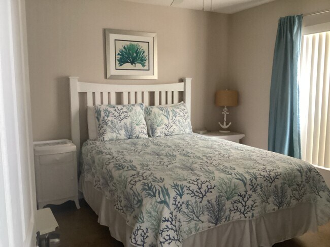 Foto del edificio - 723 Laurel Bay Cir