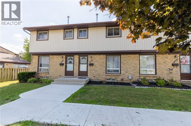 Building Photo - 210 Glamis Rd