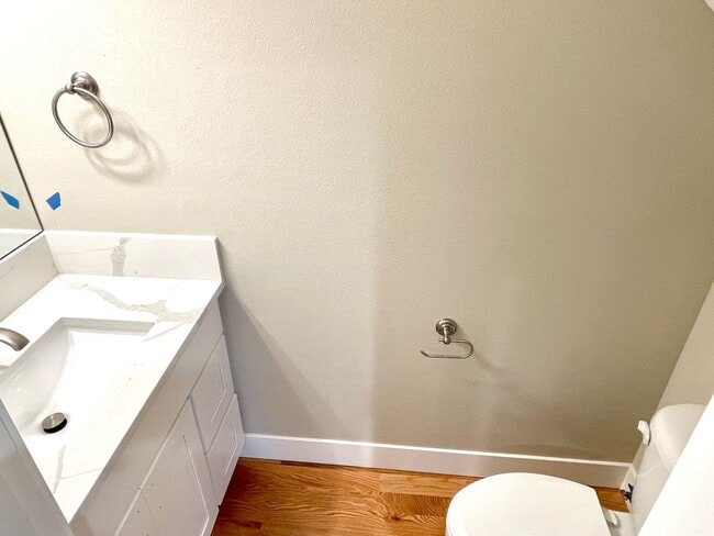 Building Photo - LASHJ02