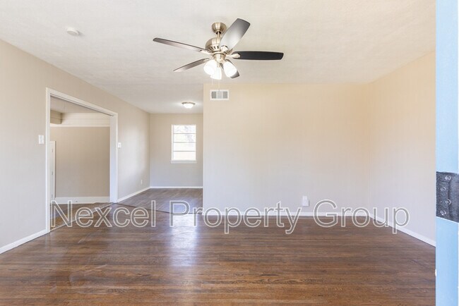 Foto del edificio - 5442 Loch Lomond Rd