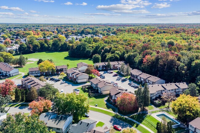Photo du bâtiment - Surrey Place Townhomes
