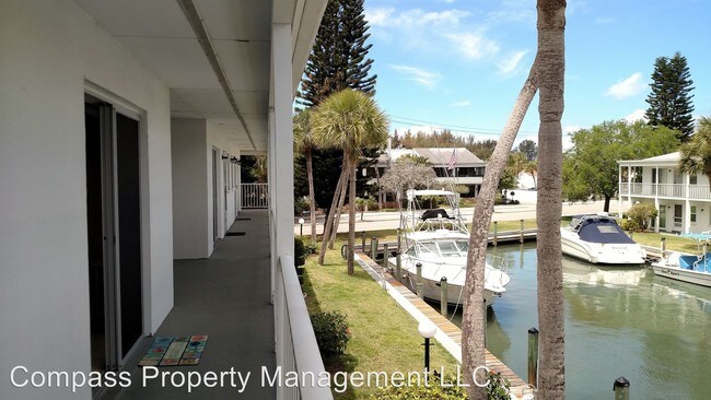 Foto del edificio - 902 GIBBS Rd