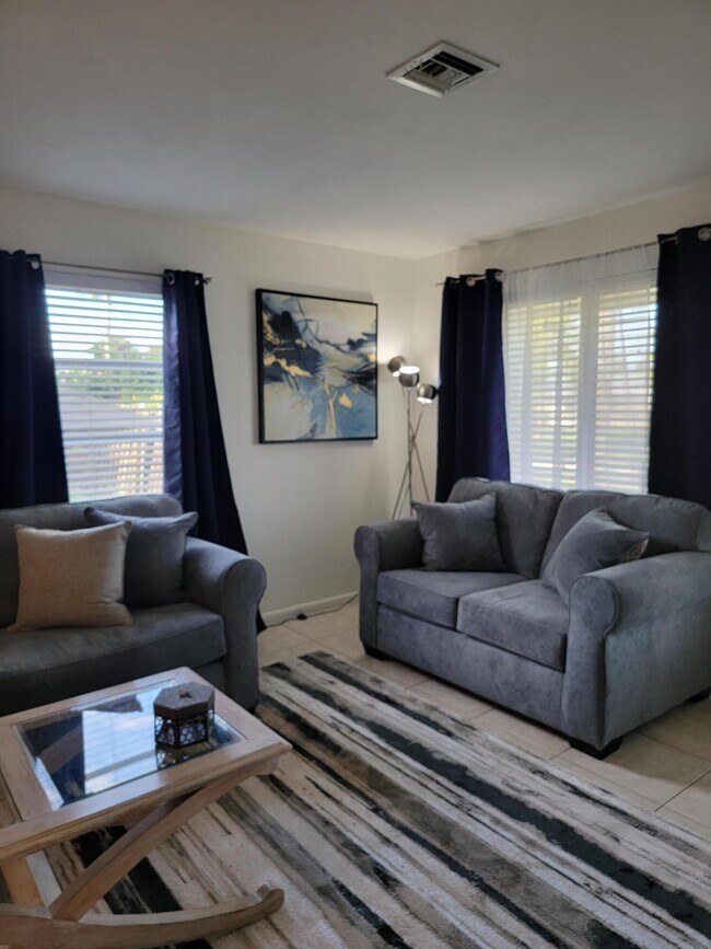 Foto del edificio - 611 Westwind Dr