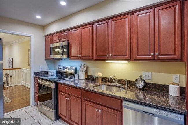 Building Photo - 807 Stockbridge Dr