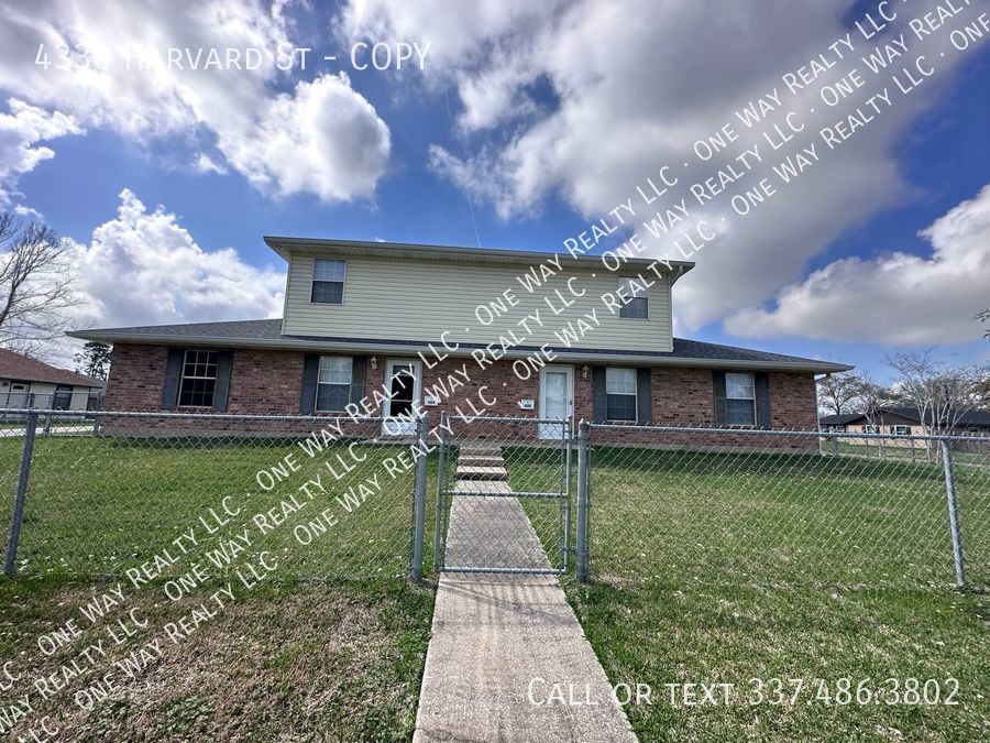 Primary Photo - Great 3/2 Duplex!