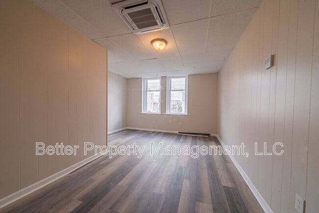 Building Photo - 112 N High St