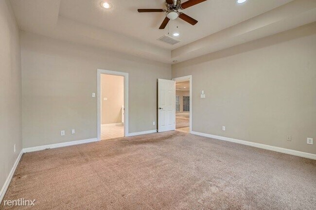 Building Photo - 3 br, 2.5 bath House - 1026 South Commons ...