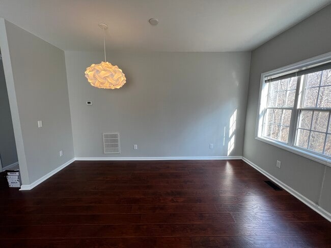 Building Photo - 327 Silverberry Ct