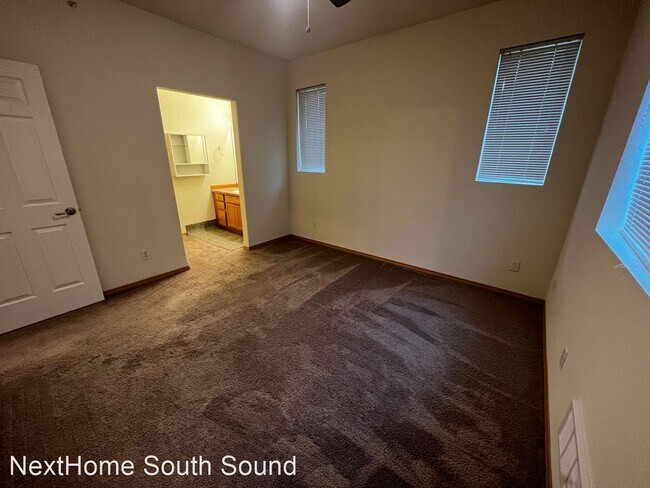 Foto del edificio - 2 br, 2 bath House - 1389 Hudson St