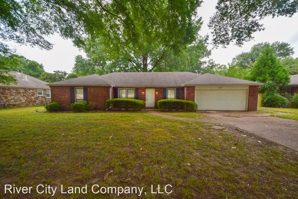 4 br, 2.5 bath House 7237 Poplar Pike House Rental in Germantown