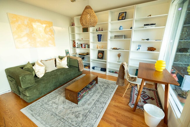 Building Photo - 1072 Keeler Ave