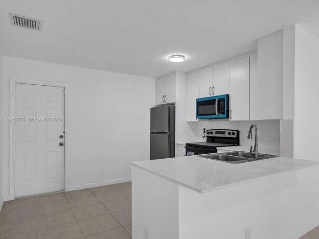 Foto del edificio - 241 NW 40th St