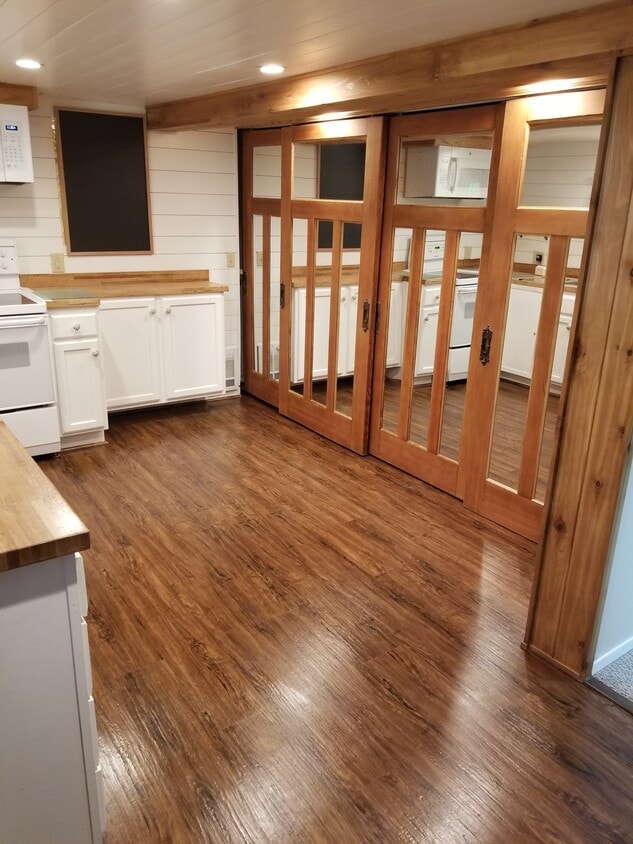 Kitchen - 3531 Oakes Ave
