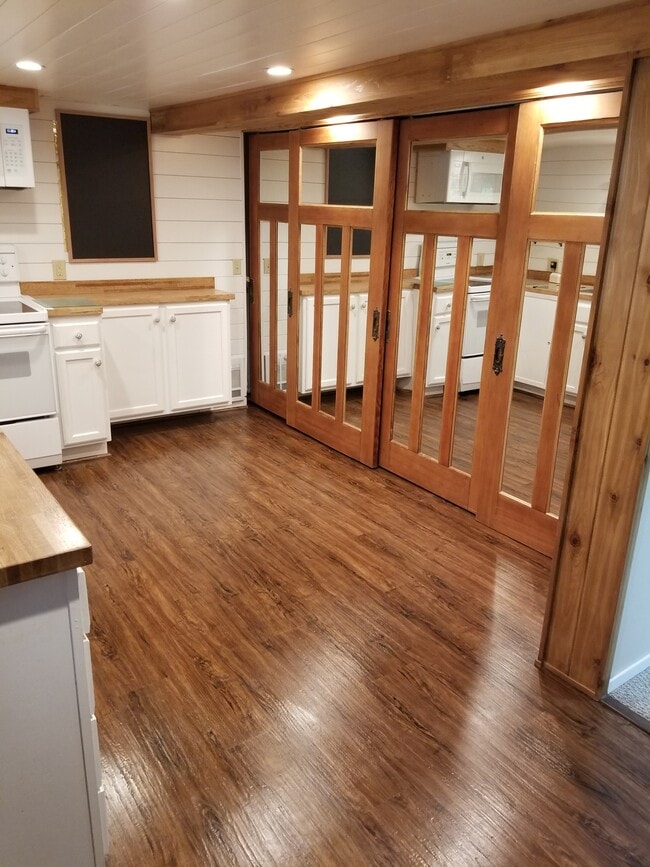 Kitchen - 3531 Oakes Ave