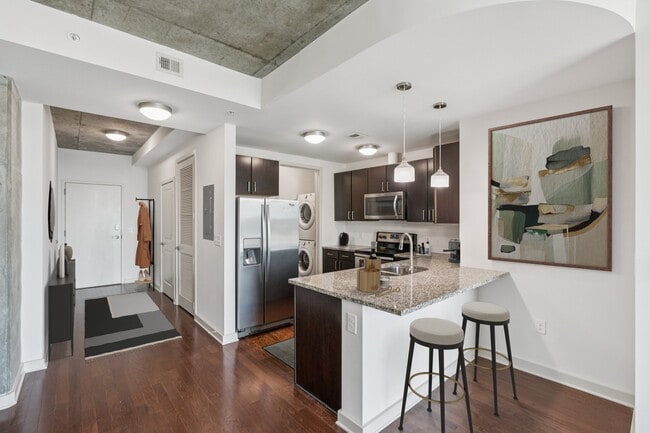 Building Photo - Skyhouse Buckhead