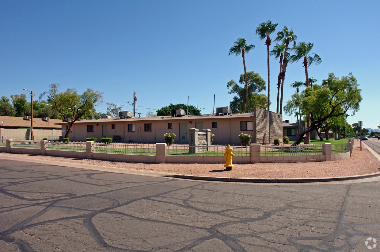 Primary Photo - Paradise Village Apartments