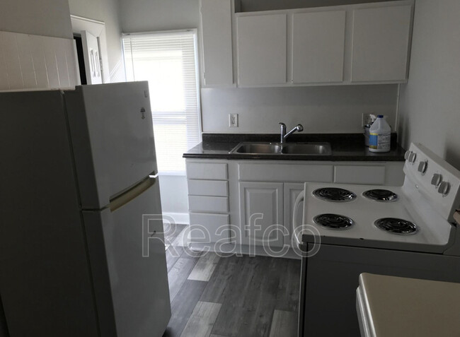 Building Photo - 975 Campbell Ave