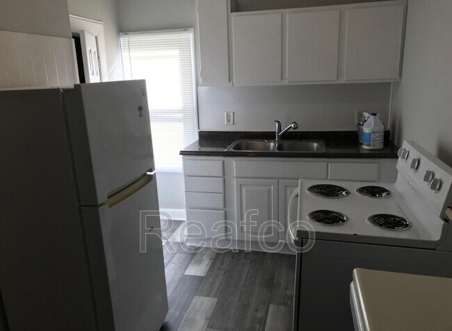 Foto del edificio - 975 Campbell Ave