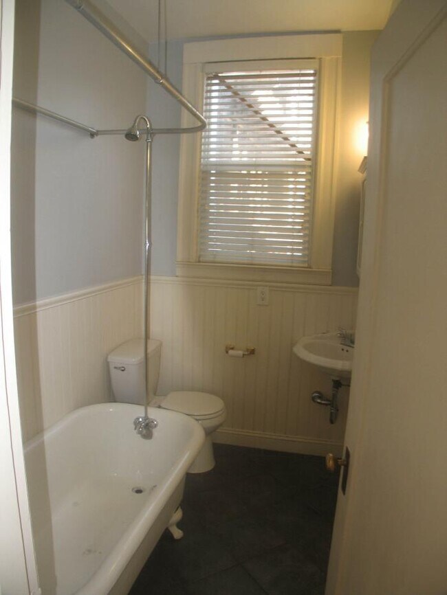 Building Photo - bedroom in San Francisco CA 94102