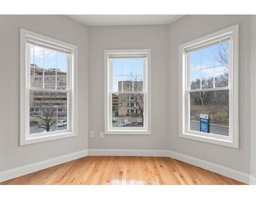 Foto del edificio - 4 bedroom in Boston MA 02124