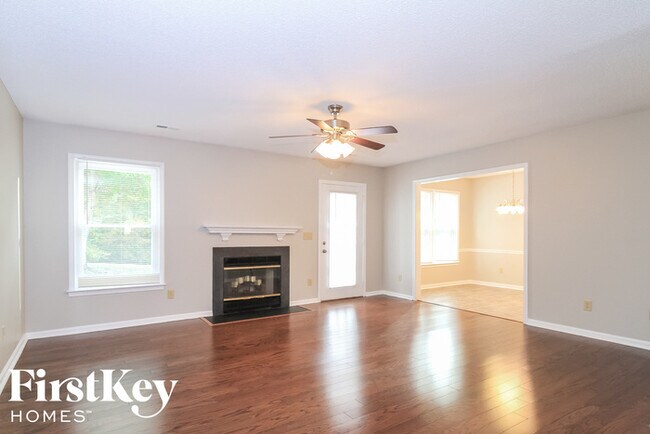 Foto del edificio - 5909 Running Ridge Rd