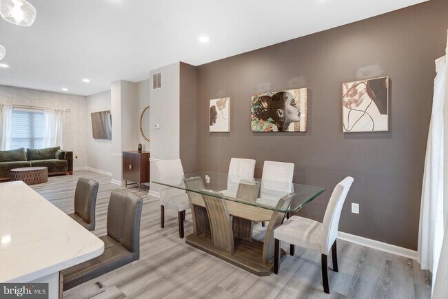 Foto del edificio - 14118 Carmody Pl