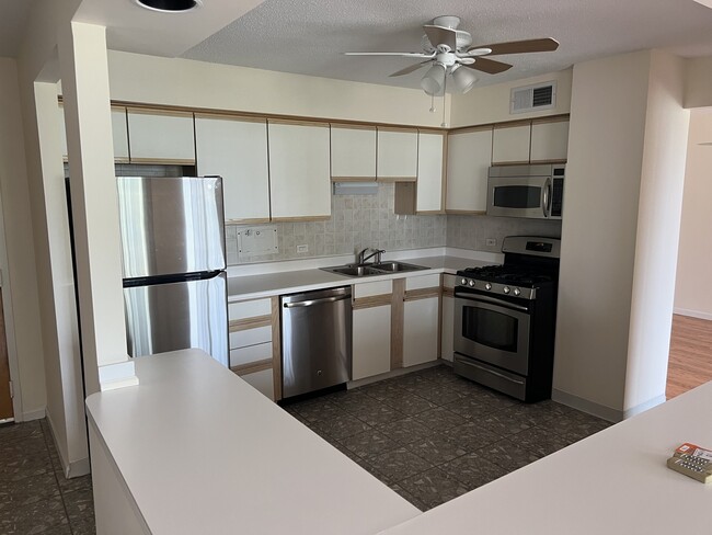 Foto del edificio - 8809 W Golf Rd