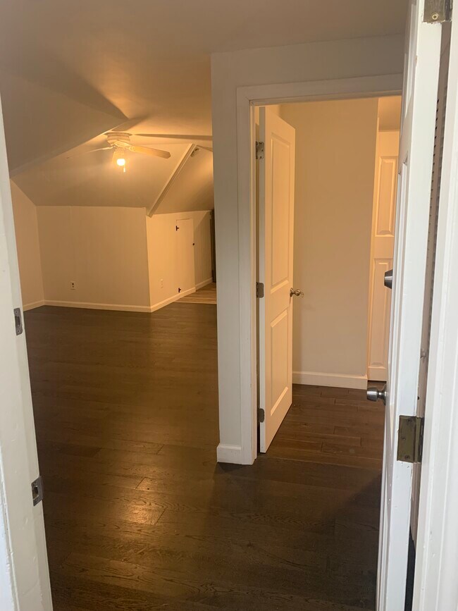 Foto del edificio - 16 Hillcrest Cir