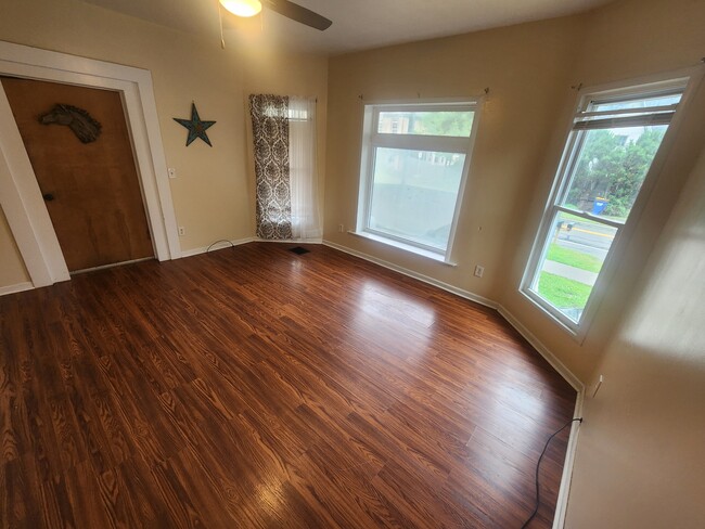 Building Photo - 25 Warren St