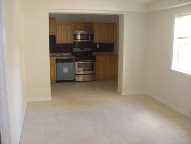 Building Photo - 385 Avenue C