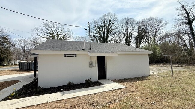 Building Photo - AVAILABLE NOW!