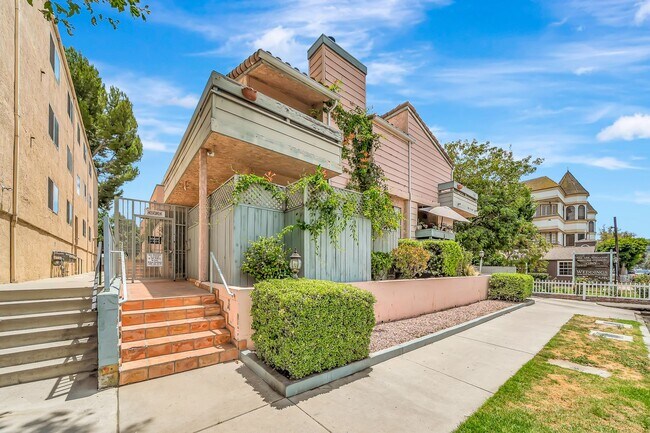 Foto del edificio - 4424 Coldwater Canyon Ave