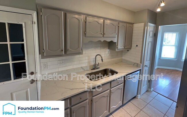 Building Photo - 7697 Mesa Dr