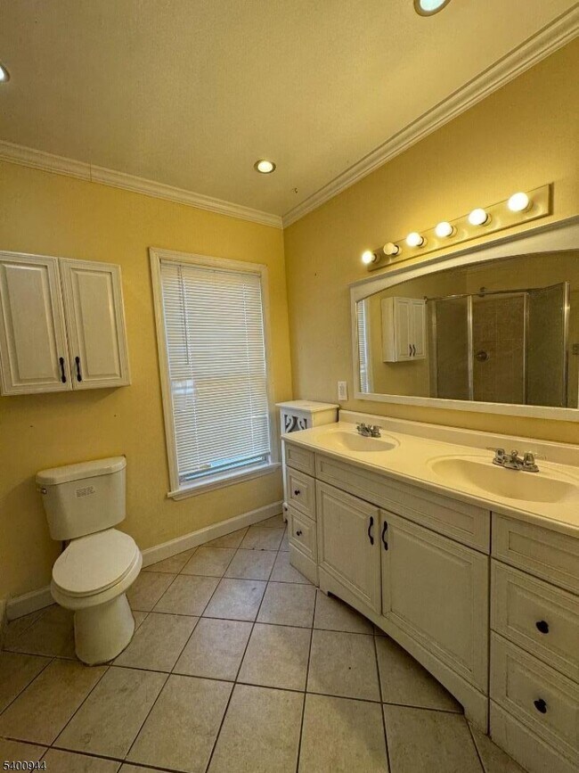 Foto del edificio - 1141 Louisa St